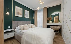 Herbu Oksza Elegant Apartment With Parking By Noclegi Renters